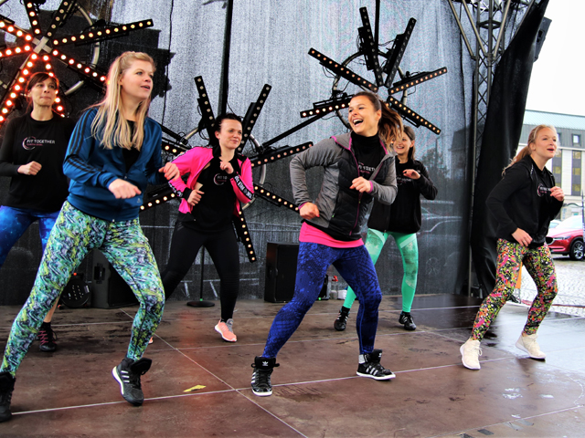 Vorschaubild zum Artikel 'Fit Together live on stage